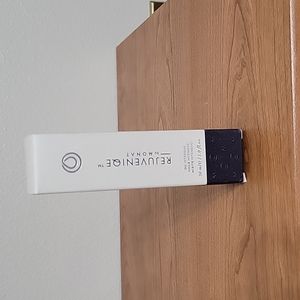 Monat Rejuveniqe oil